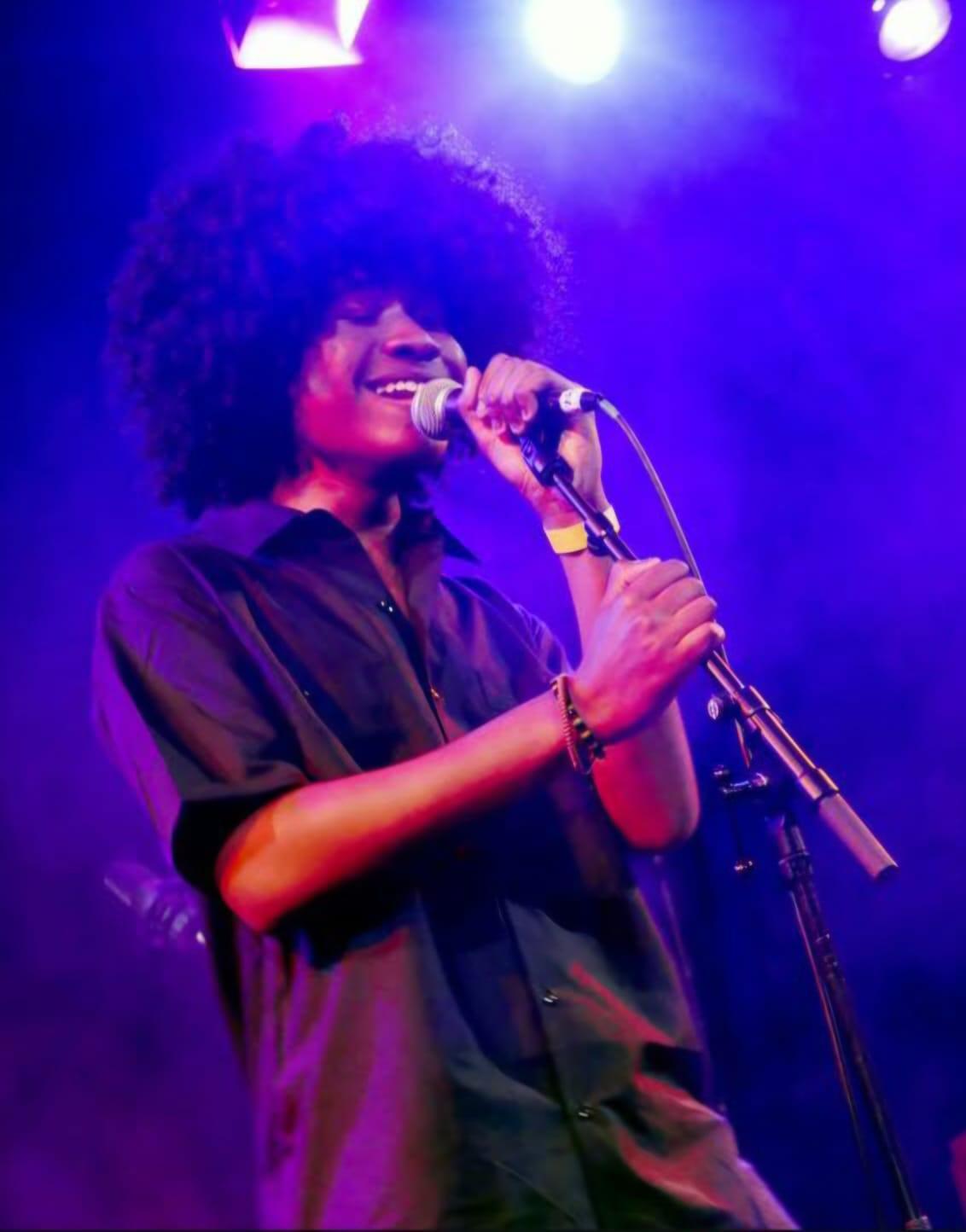 Mulos live vocal and crowd moment
